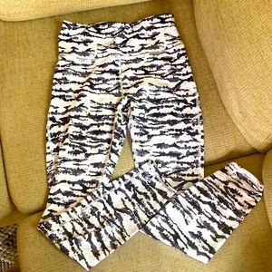 Athletic fabletic leggings
